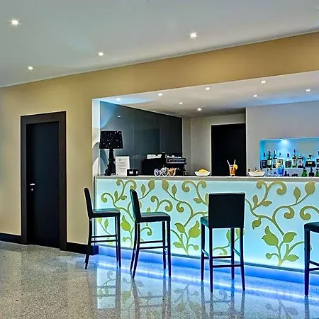 Western Quattrotorri Hotell 4*